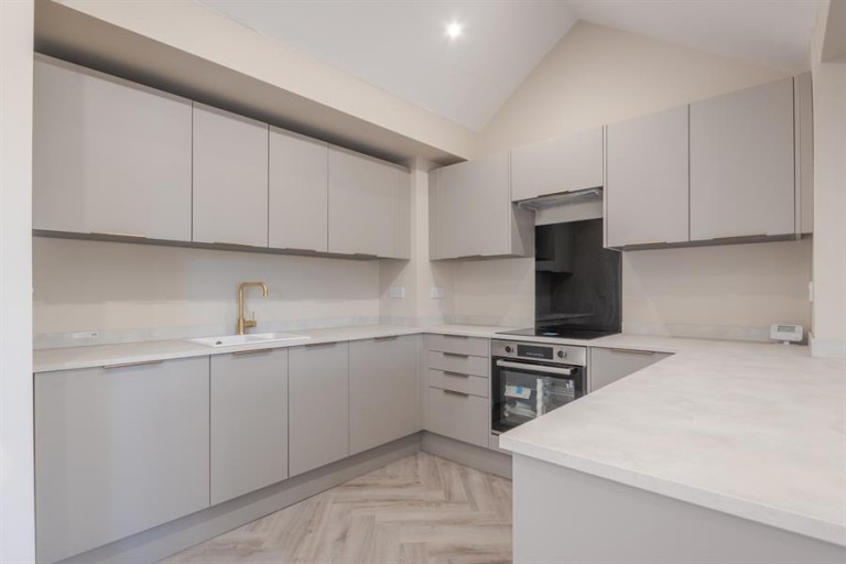 Oakwood Avenue, Oakwood