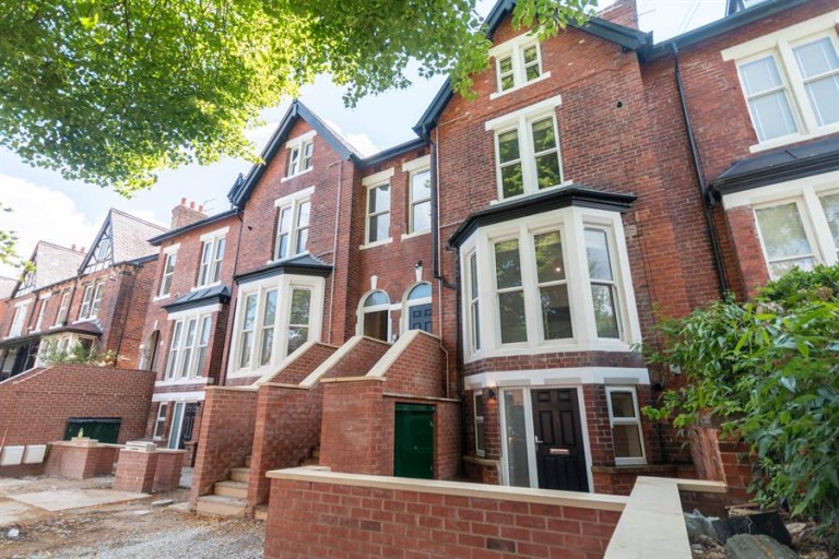 Oakwood Avenue, Oakwood