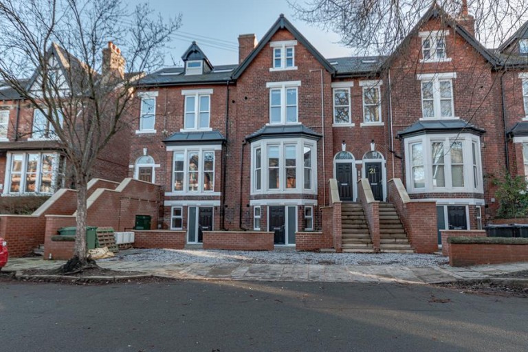 Oakwood Avenue, Oakwood