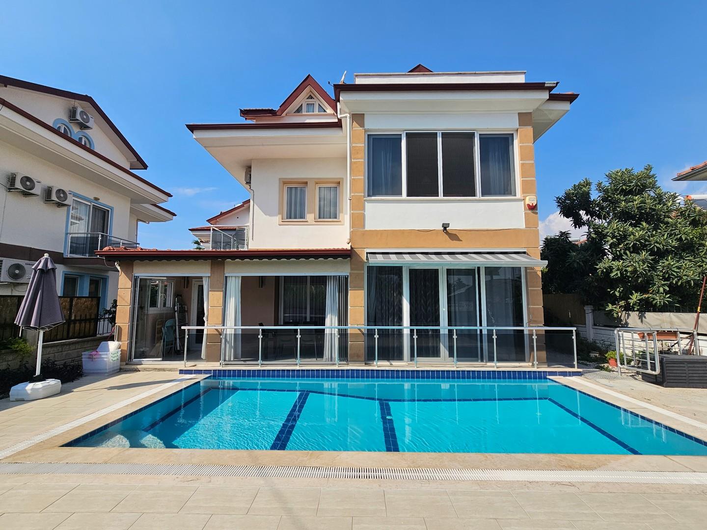 Villa | Calis