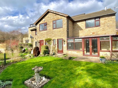 View full details for New Hey Road, Huddersfield
