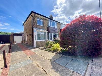View full details for Leafield Avenue, Huddersfield