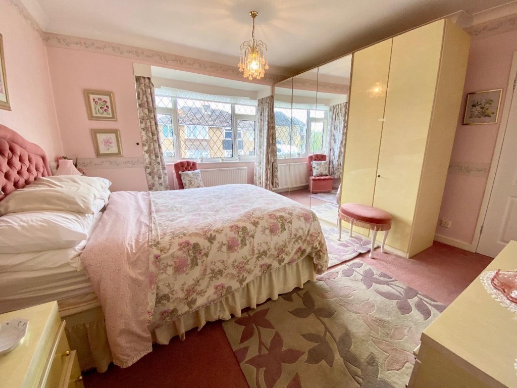 Image for Leafield Avenue, Huddersfield