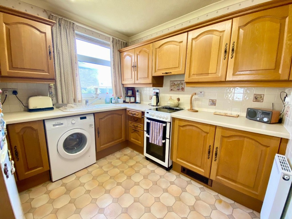 Image for Leafield Avenue, Huddersfield
