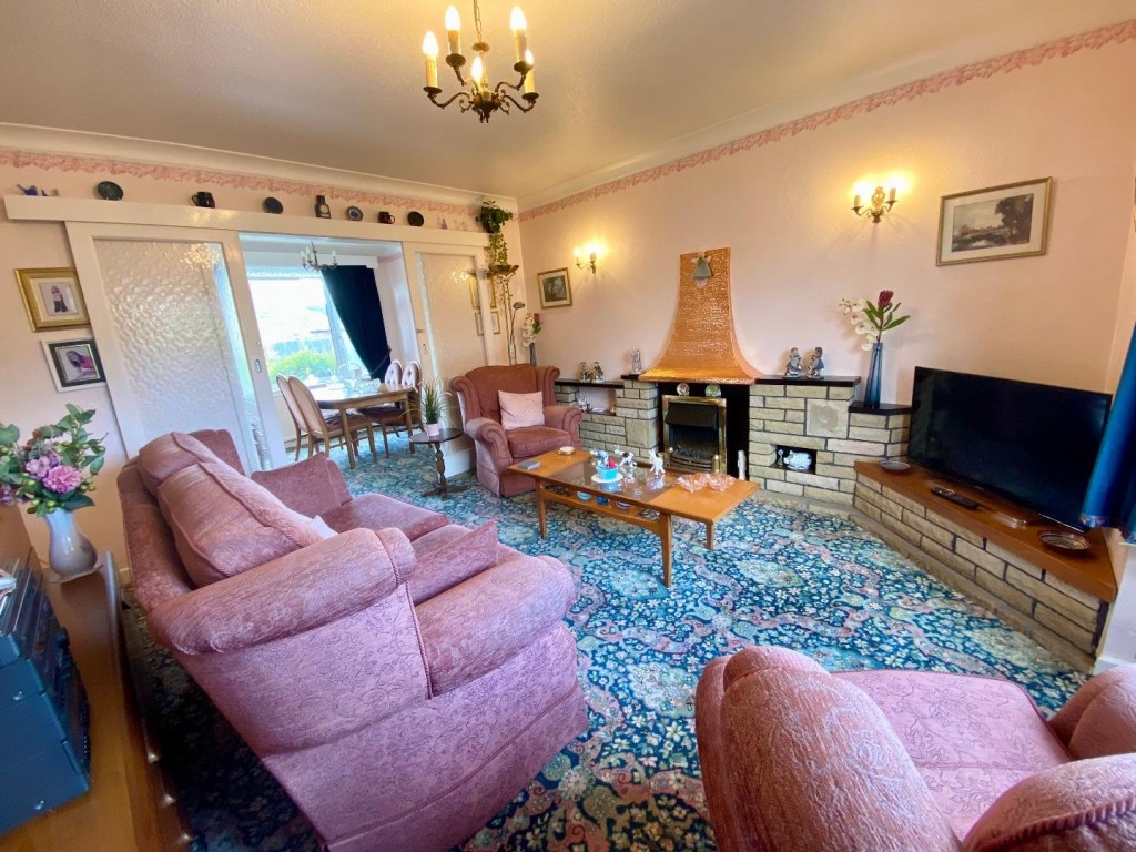 Image for Leafield Avenue, Huddersfield