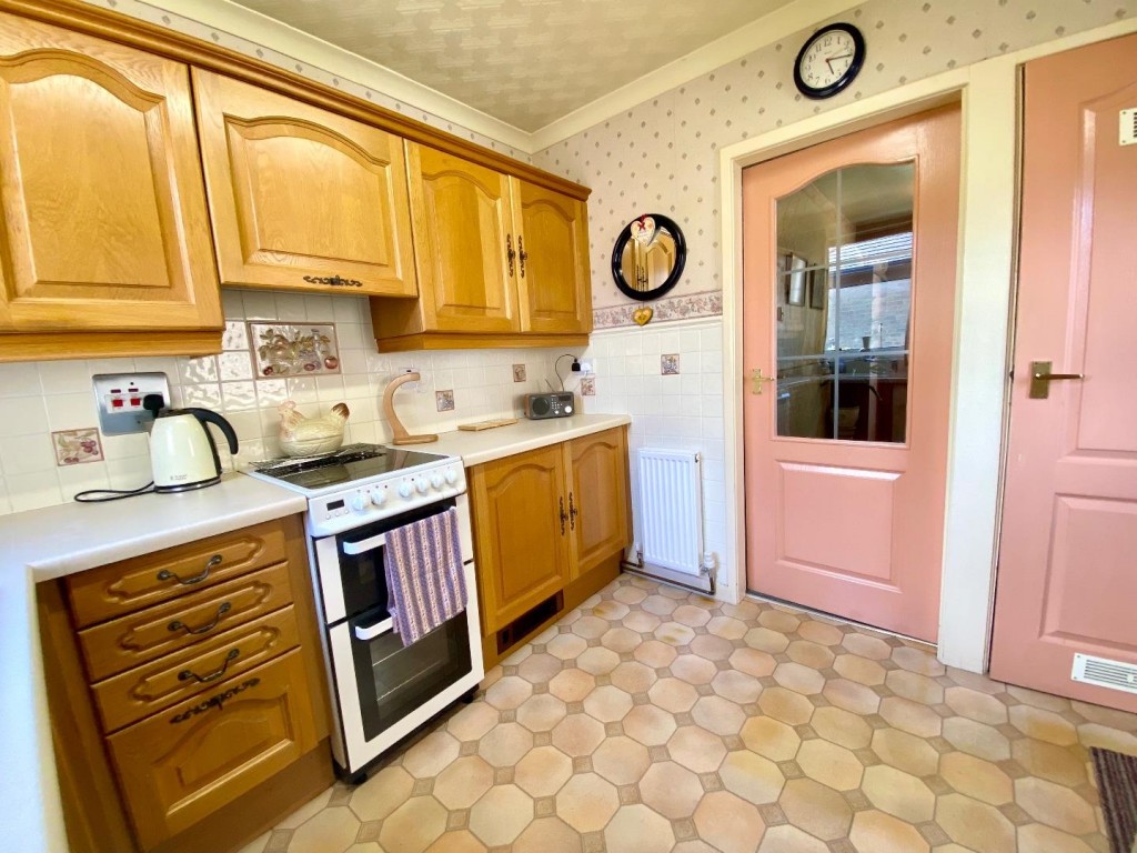 Image for Leafield Avenue, Huddersfield