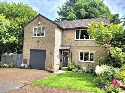 View full details for Benn Lane, Longwood, Huddersfield