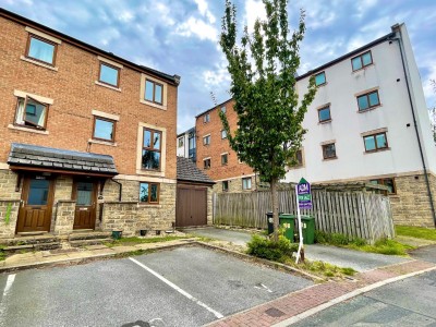 View full details for Greenlea Court, Huddersfield