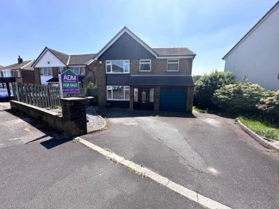 View full details for Roman Avenue, Huddersfield
