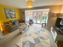 Topiary Road, St James' Gate, Weddington, Nuneaton, CV10 0FT