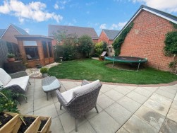 Topiary Road, St James' Gate, Weddington, Nuneaton, CV10 0FT