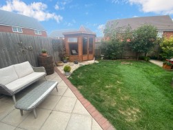 Topiary Road, St James' Gate, Weddington, Nuneaton, CV10 0FT