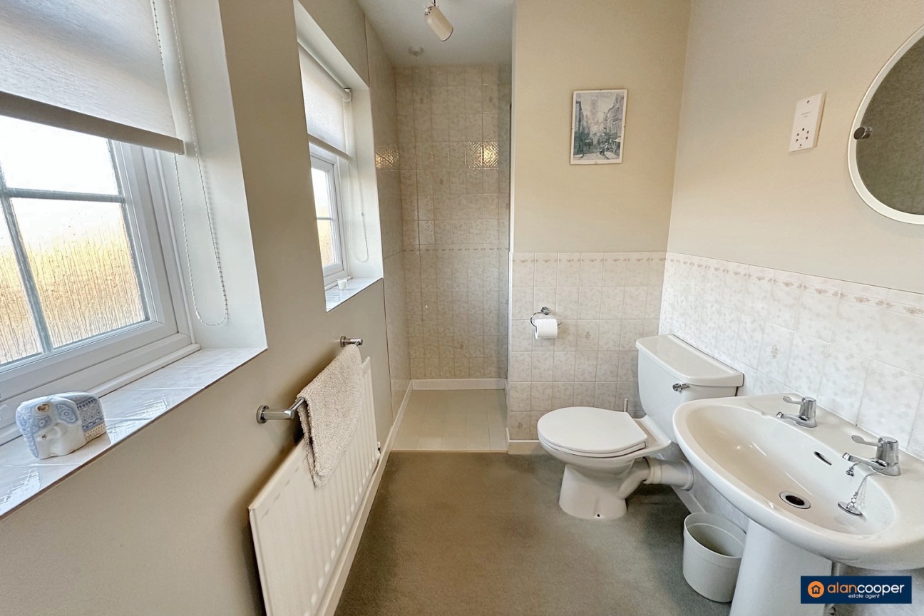 Tiverton Drive, Horeston Grange, Nuneaton, CV11 6YL
