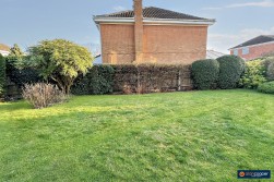 Tiverton Drive, Horeston Grange, Nuneaton, CV11 6YL