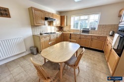 Tiverton Drive, Horeston Grange, Nuneaton, CV11 6YL