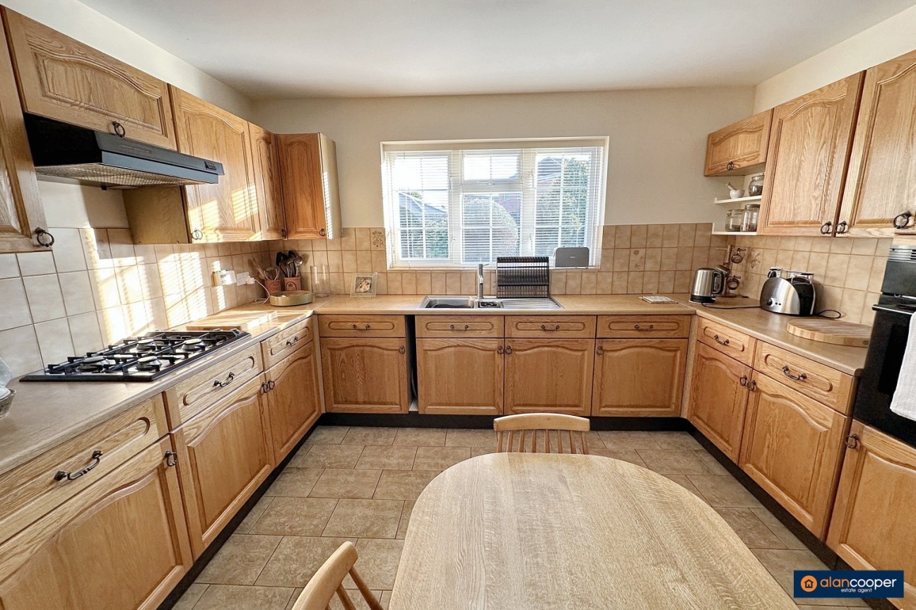 Tiverton Drive, Horeston Grange, Nuneaton, CV11 6YL