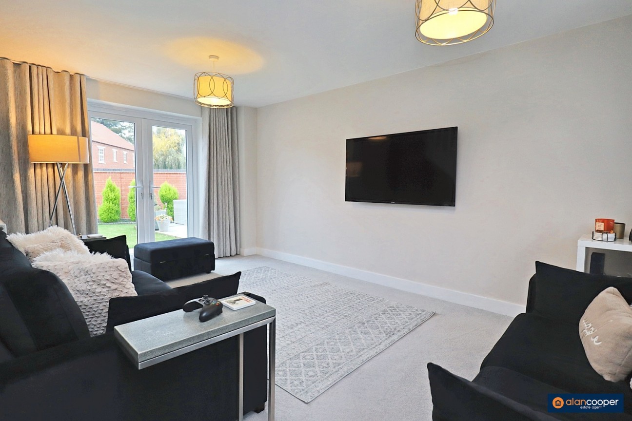 Sunburst Drive, Manor Fields, Nuneaton, CV11 6YQ