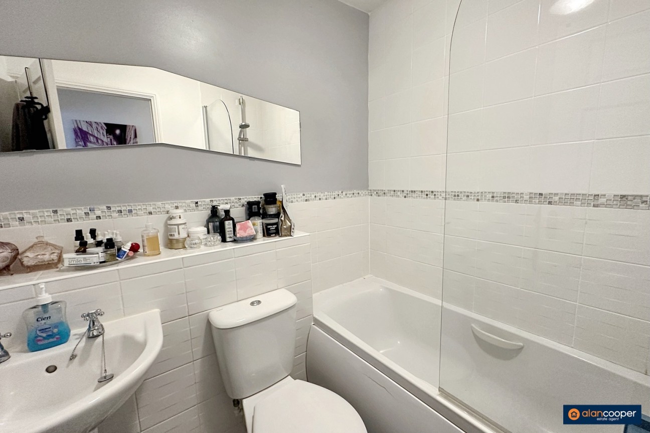Clarkson Close, Nuneaton, CV11 4BA