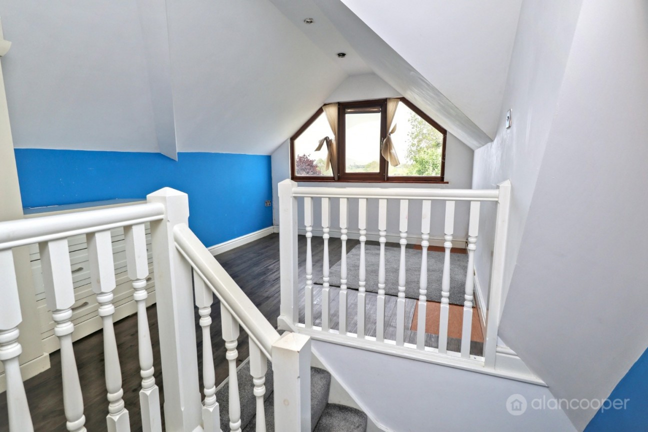 Nuneaton Road, Bulkington, CV12 9RZ