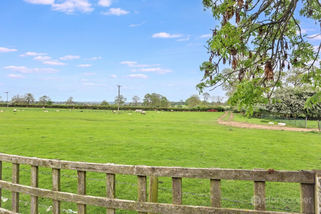Nuneaton Road, Bulkington, CV12 9RZ