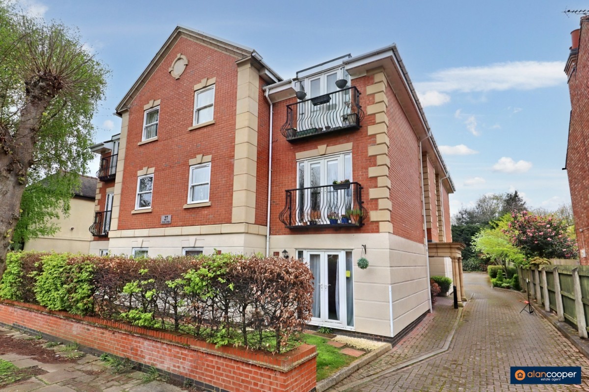 Avon Lodge, Manor Park Road, Nuneaton, CV11 5HB Alan Cooper Estates