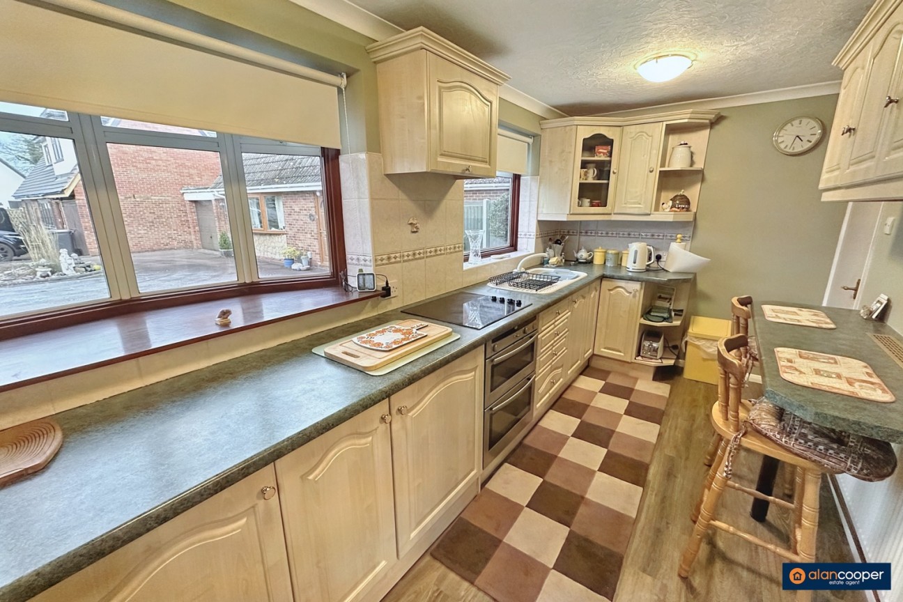 St. Nicolas Park Drive, Nuneaton, CV11 6EQ