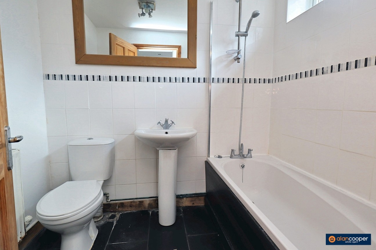 Clarence Street, Nuneaton, CV11 5PT