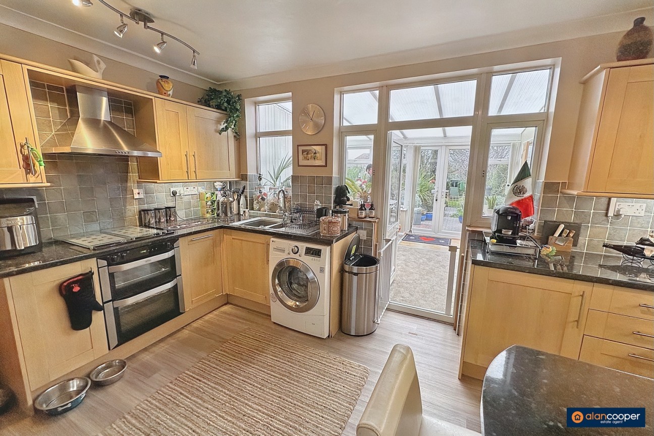 Carisbrook Road, Weddington, Nuneaton, CV10 0BT