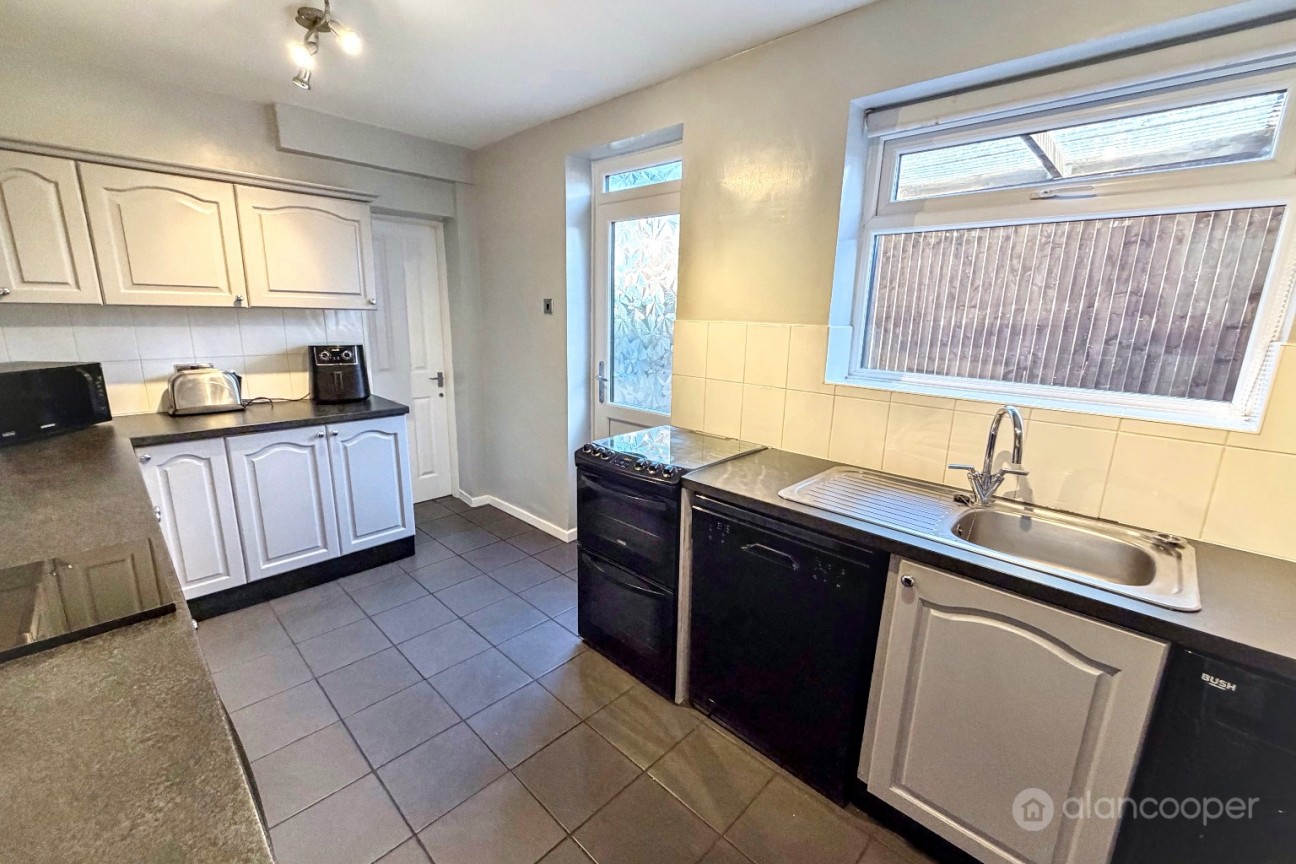 Bedworth Road, Bulkington, CV12 9LJ