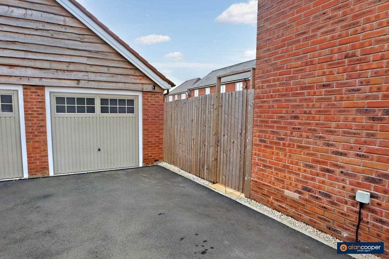 Roman Avenue, Heritage Fields, Nuneaton, CV11 6AF