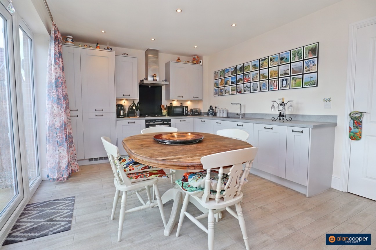 Roman Avenue, Heritage Fields, Nuneaton, CV11 6AF