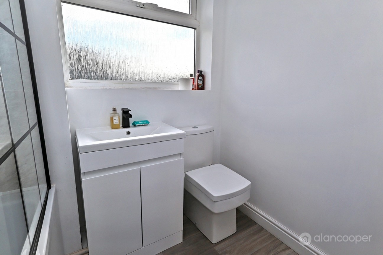 Neale Close, Bulkington, Bedworth, CV12 9RH