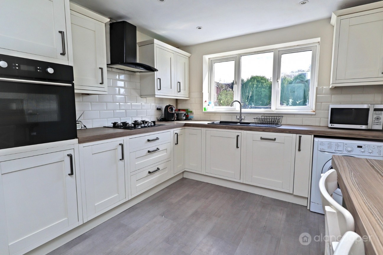 Neale Close, Bulkington, Bedworth, CV12 9RH