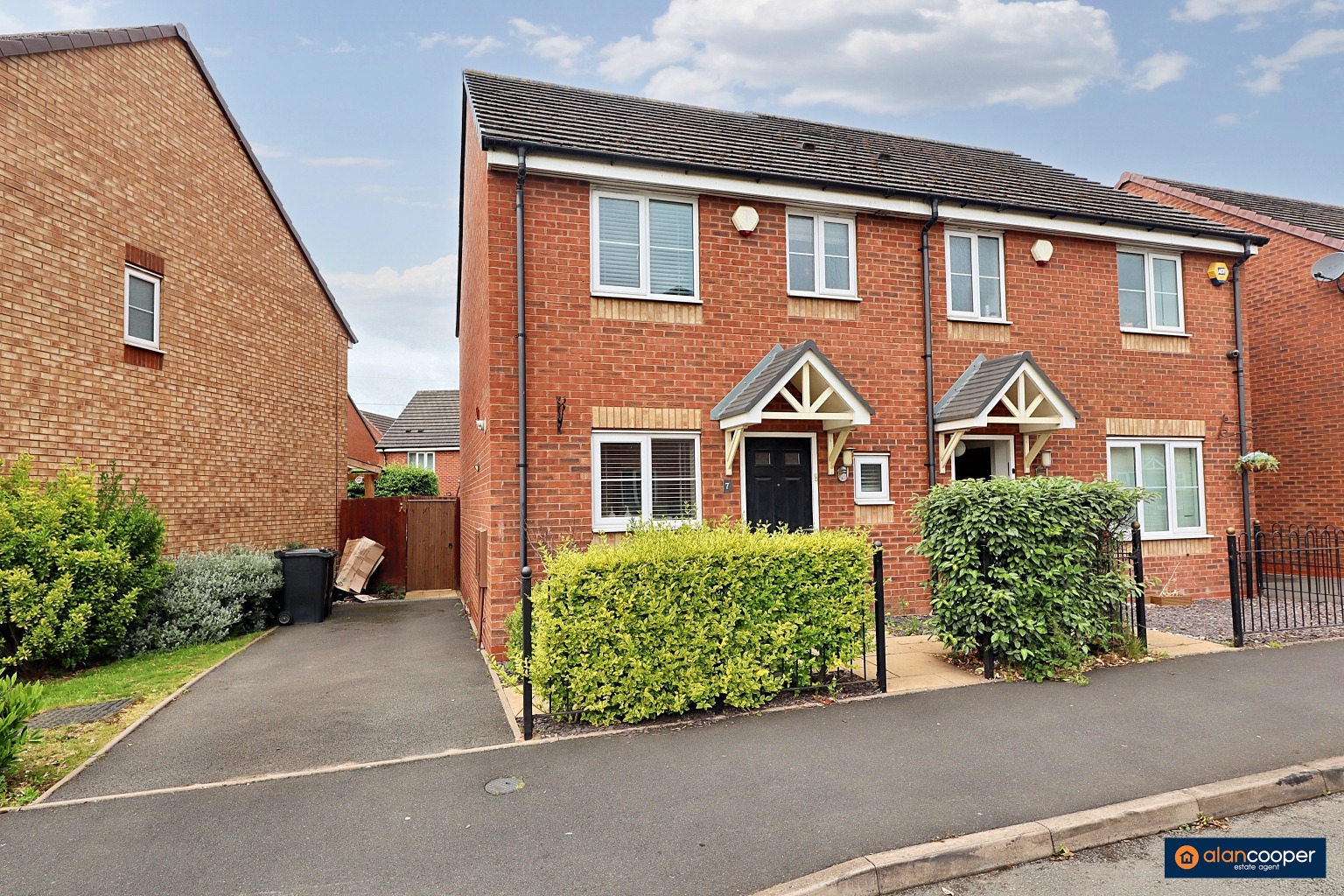 Feather Lane, Penns Croft, Nuneaton, CV10 7GN