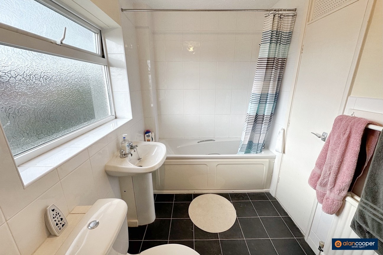 St. Nicolas Park Drive, Nuneaton, CV11 6EF