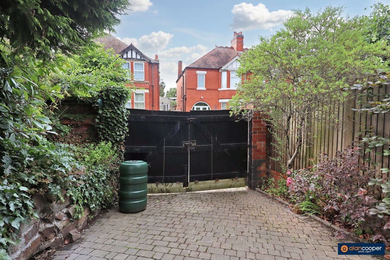 Earls Road, Nuneaton, CV11 5HP