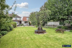 Gipsy Lane, Whitestone, Nuneaton, CV11 4SE
