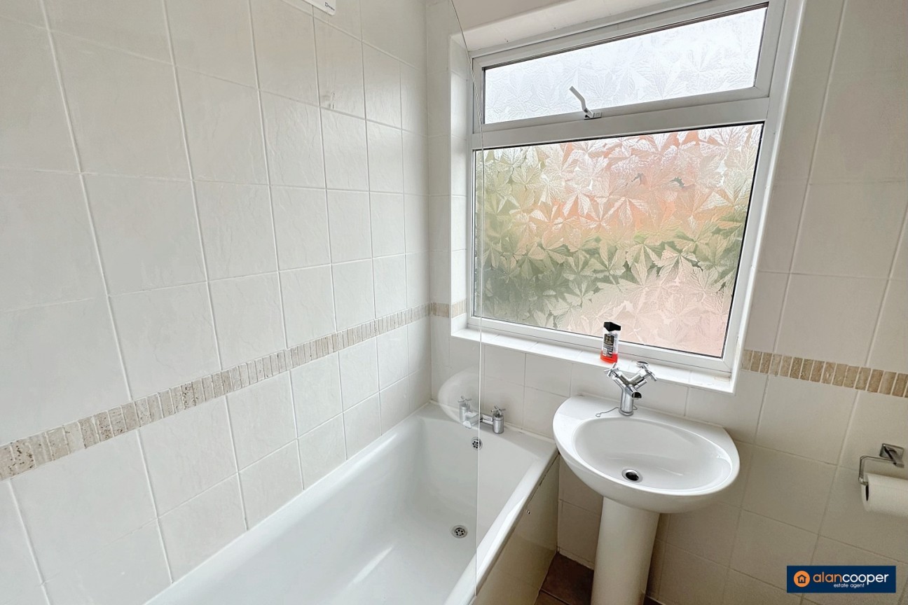 St. Nicolas Road, Nuneaton, CV11 6LB