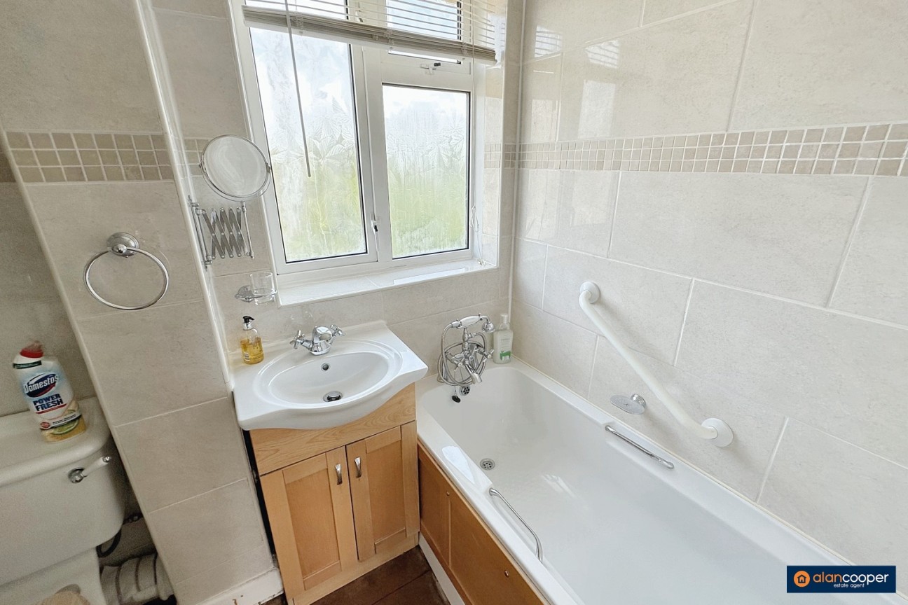 Bucks Hill, Stockingford, Nuneaton, CV10 9LL