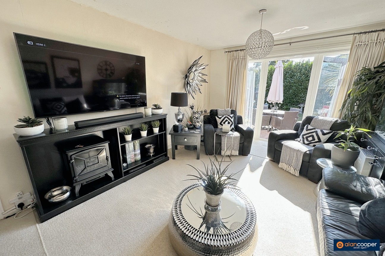 Ferndale Close, Nuneaton, CV11 6AQ