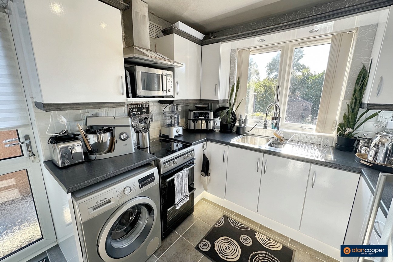 Ferndale Close, Nuneaton, CV11 6AQ