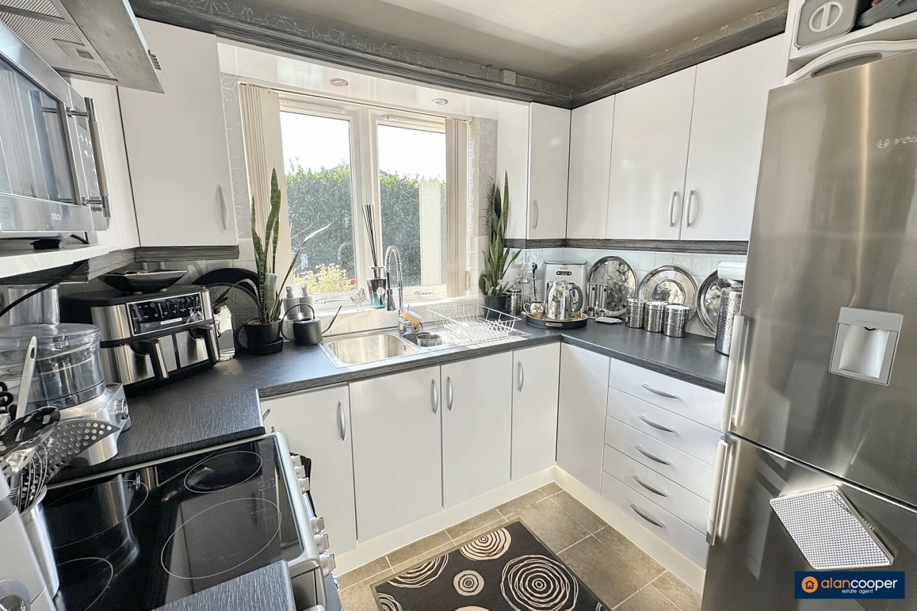 Ferndale Close, Nuneaton, CV11 6AQ