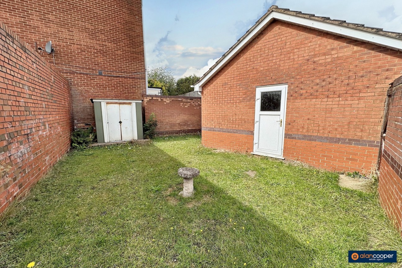 Croft Road, Stockingford, Nuneaton, CV10 7EE