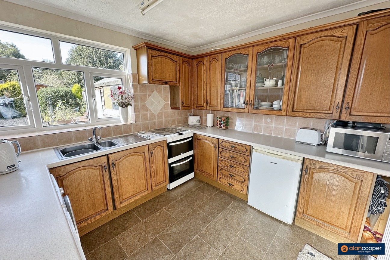 Weston Lane, Bulkington, CV12 9RX