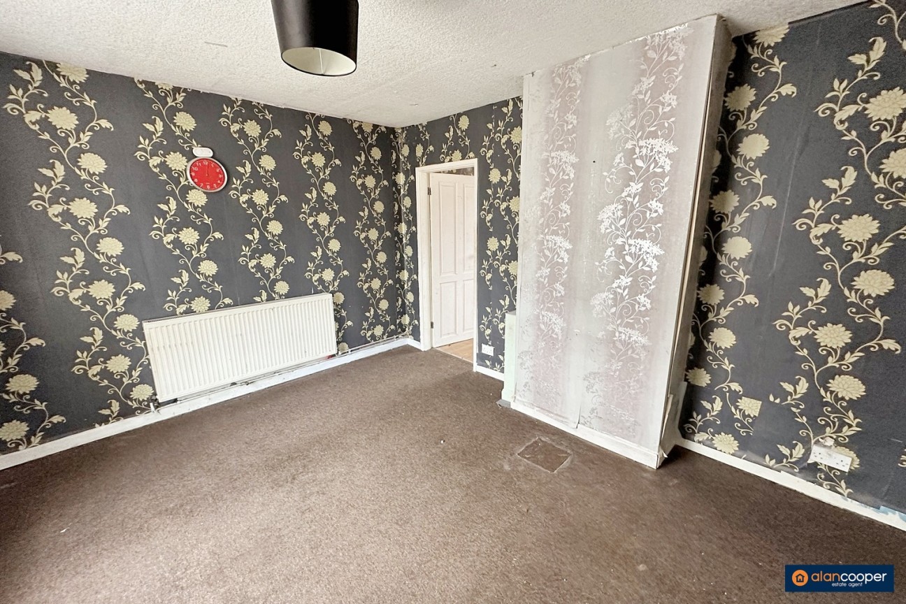 Cedar Road, Camp Hill, Nuneaton, CV10 9DJ