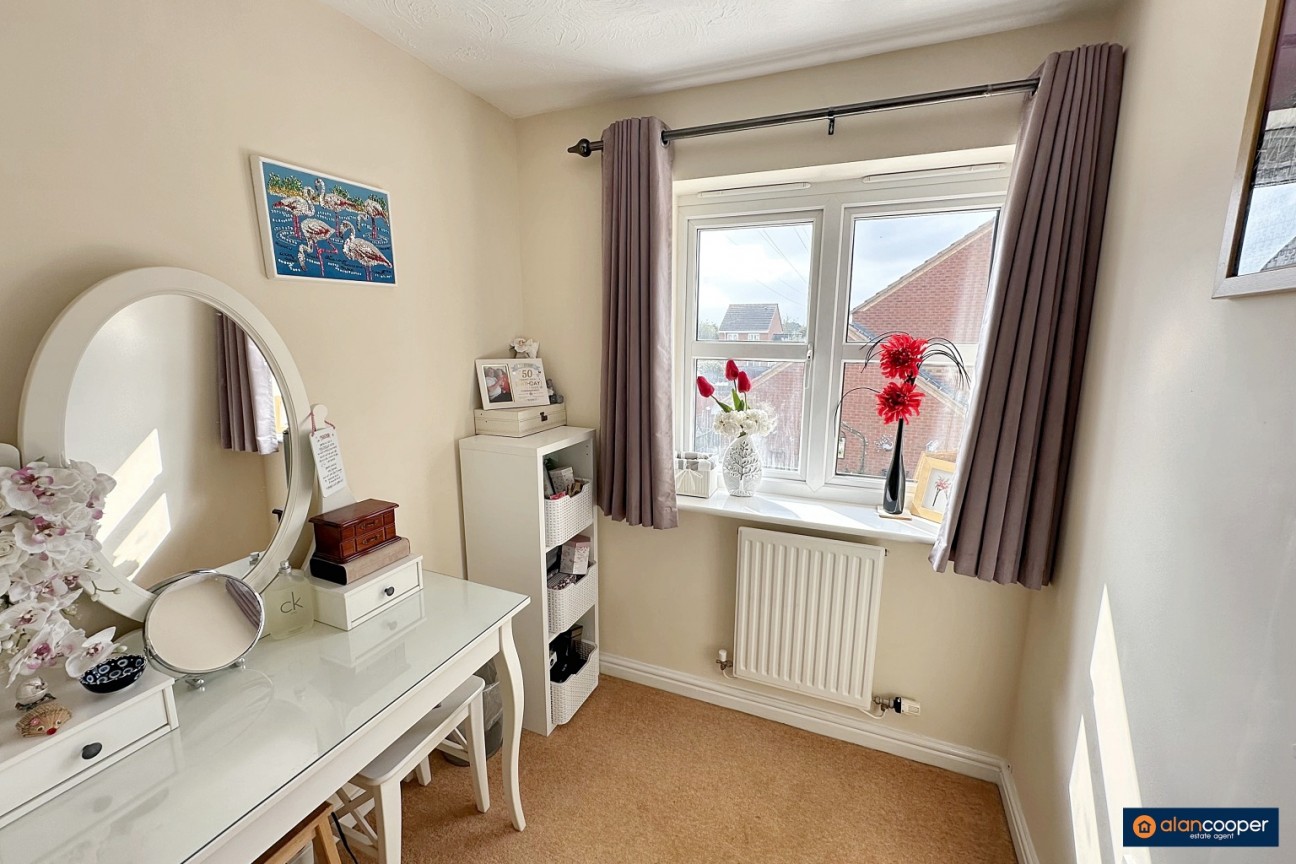 Upton Drive, Maple Park, Nuneaton, CV11 4GF