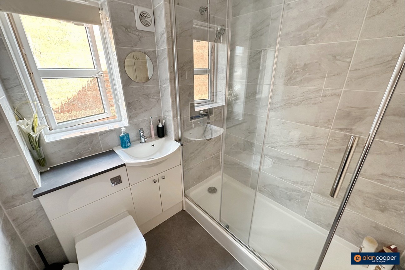 Upton Drive, Maple Park, Nuneaton, CV11 4GF