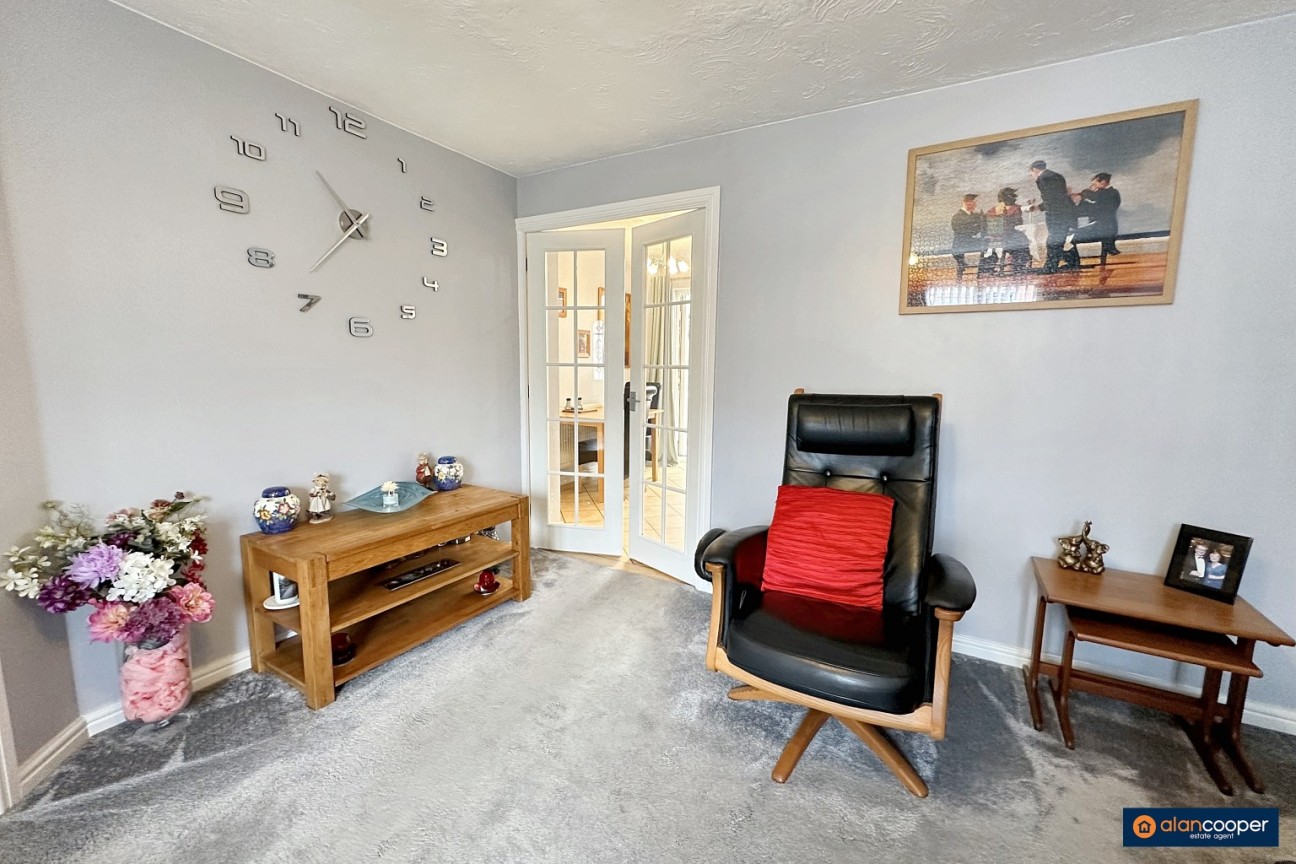 Upton Drive, Maple Park, Nuneaton, CV11 4GF