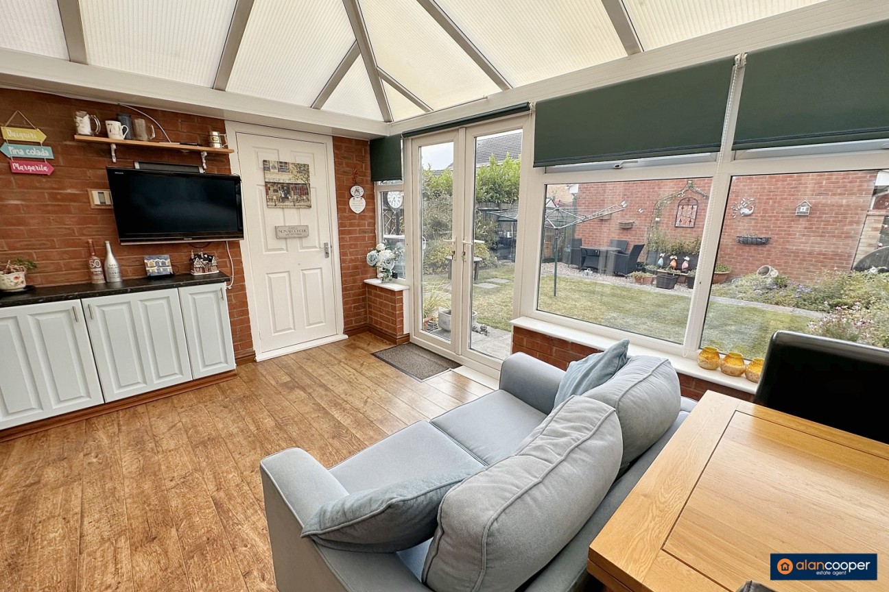 Upton Drive, Maple Park, Nuneaton, CV11 4GF