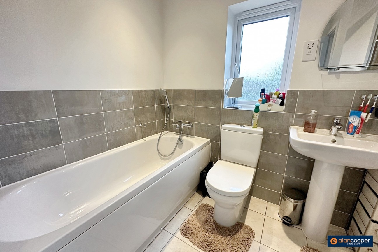 Melly Close, Church Fields, Weddington, Nuneaton, CV10 0GG